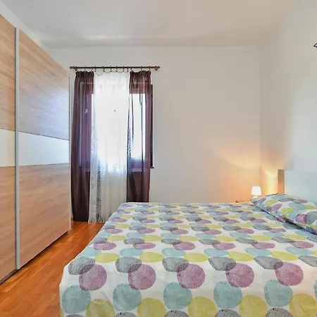 Fuer 5 Personen Ca 64 Qm In Peresiji, Istrien Binnenland Von Istrien דירה Svetvinčenat